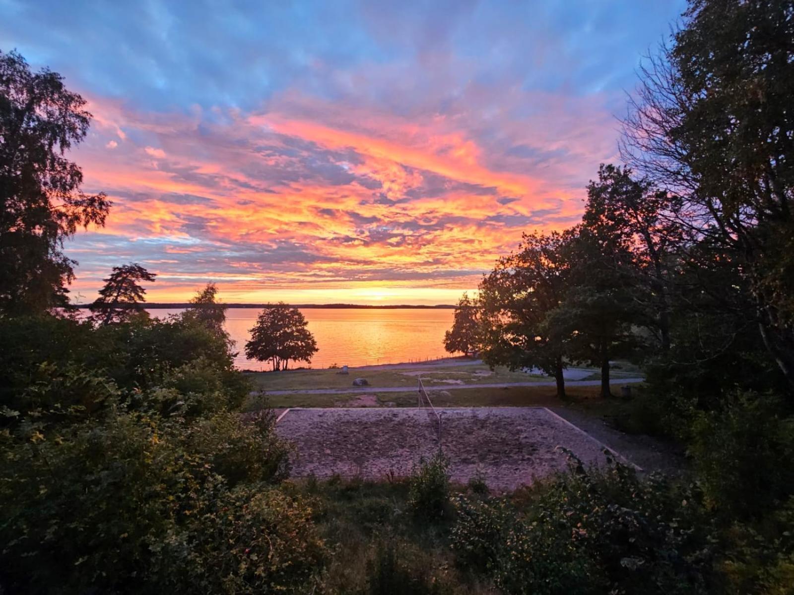 Kallhaellsbaden Strandhotell Jarfalla Bagian luar foto