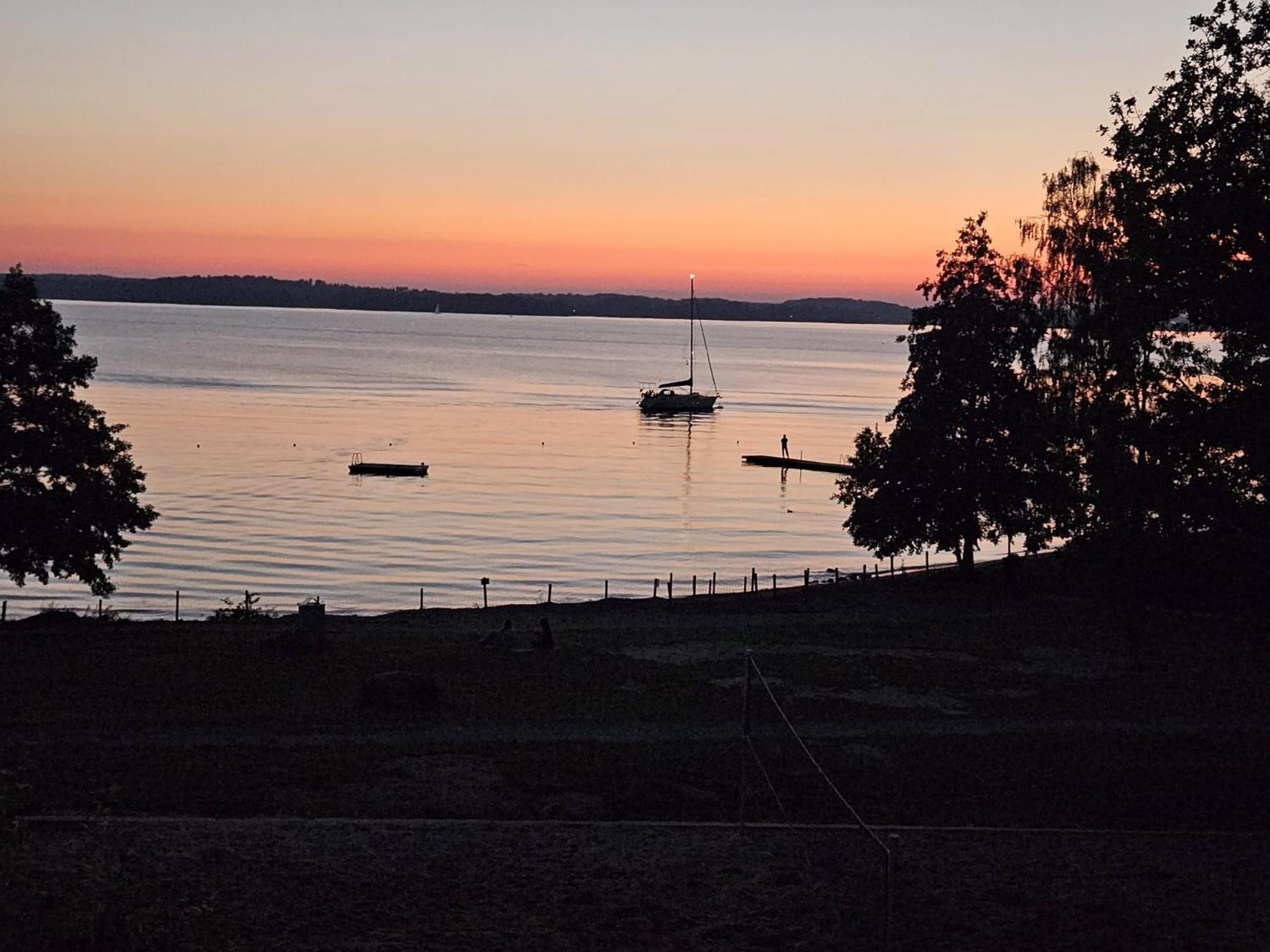 Kallhaellsbaden Strandhotell Jarfalla Bagian luar foto